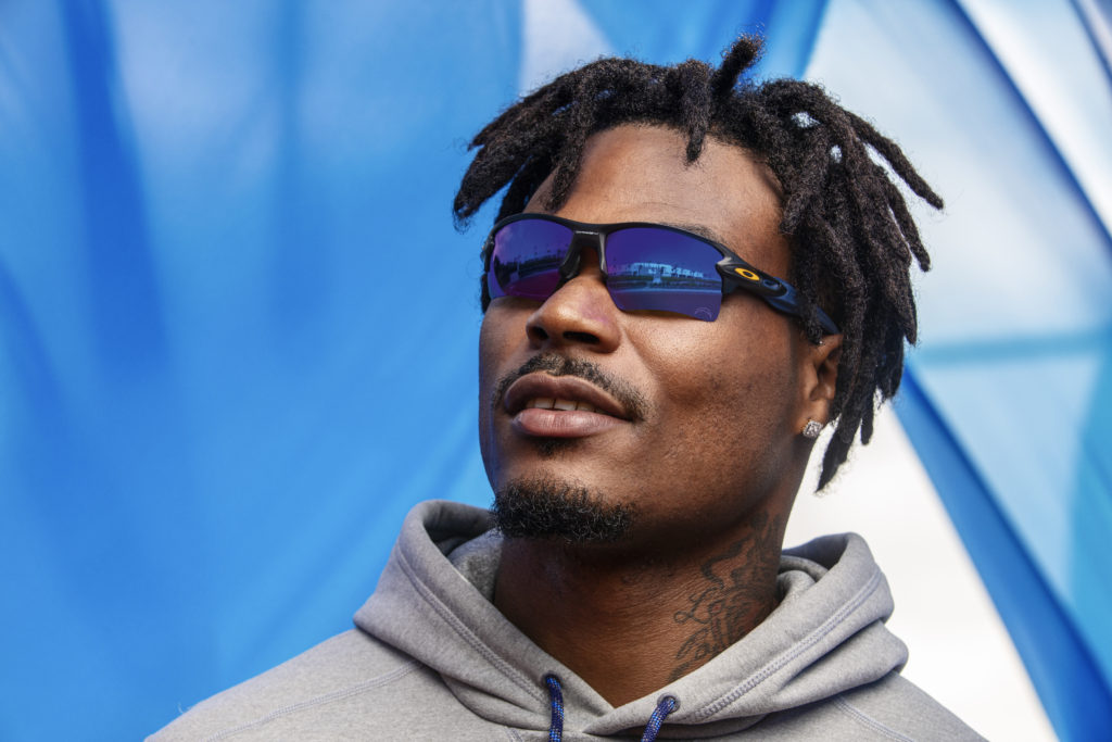 Oakley Inks Deal with NFL and Top Players | SportRx